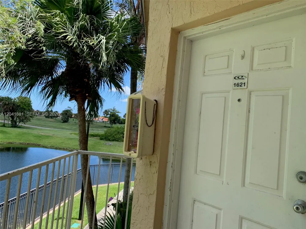 3330 Pinewalk Dr N #1621 Margate, FL 33063