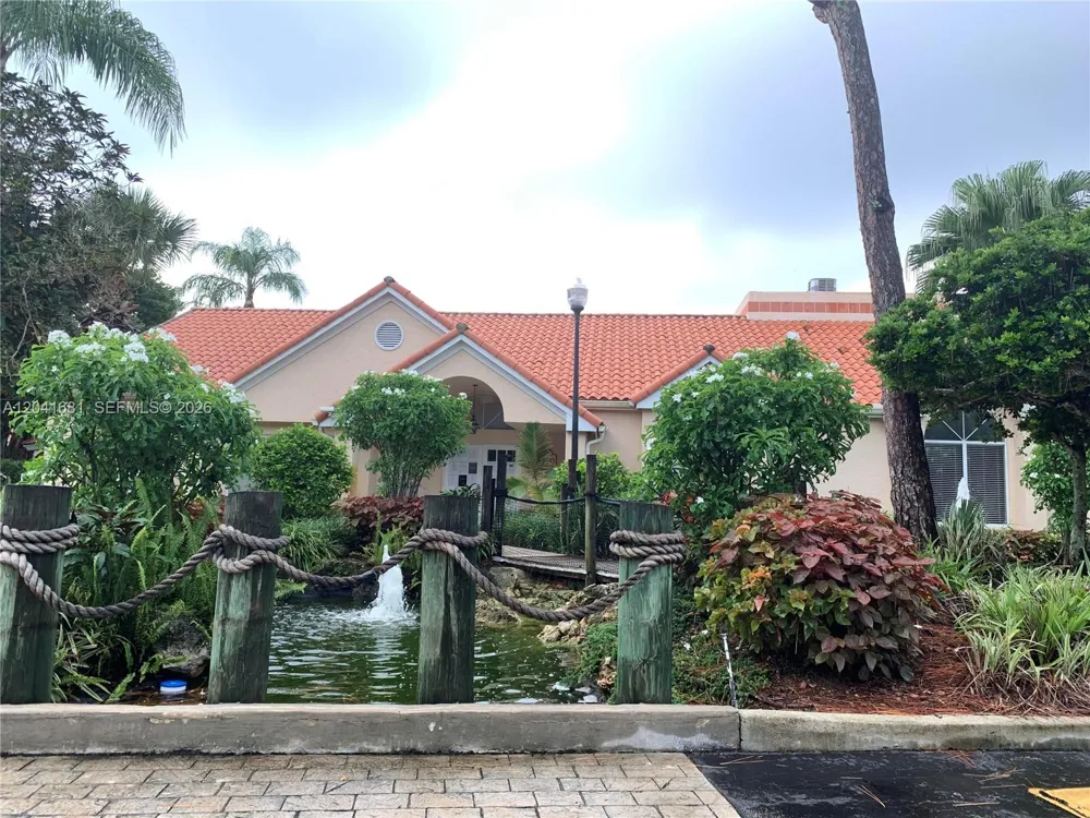 3330 Pinewalk Dr N #1621 Margate, FL 33063