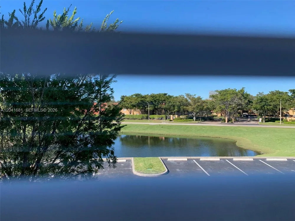 3330 Pinewalk Dr N #1621 Margate, FL 33063