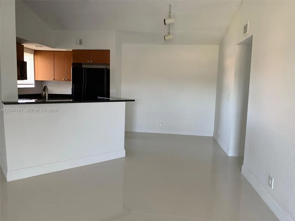 3330 Pinewalk Dr N #1621 Margate, FL 33063