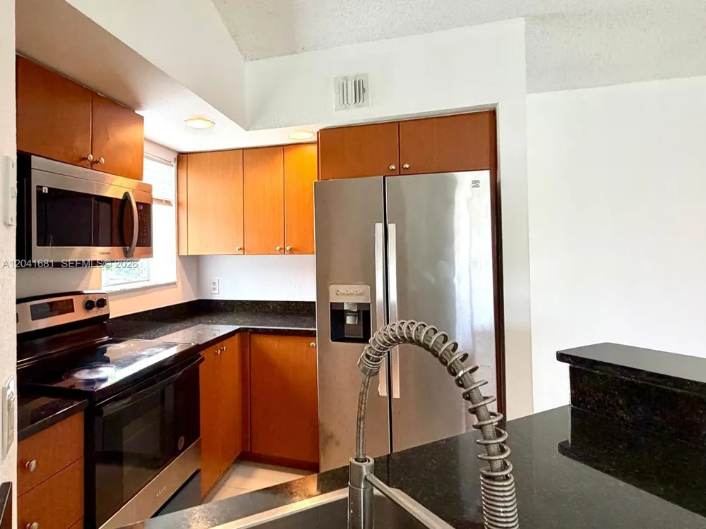 3330 Pinewalk Dr N #1621 Margate, FL 33063