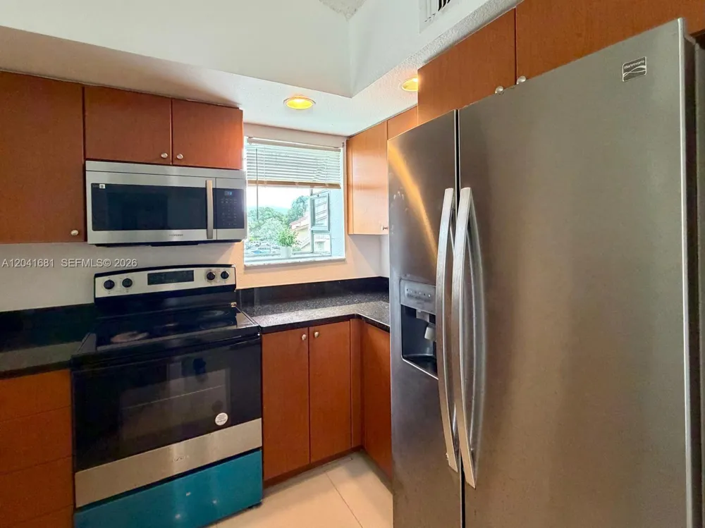 3330 Pinewalk Dr N #1621 Margate, FL 33063