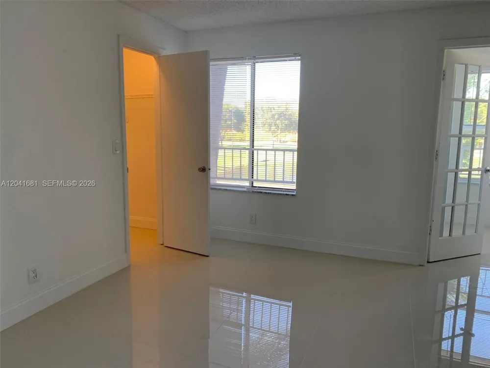3330 Pinewalk Dr N #1621 Margate, FL 33063