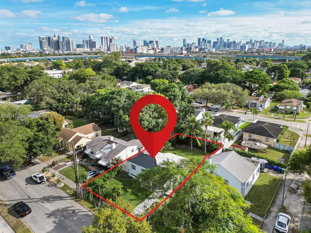 794 NW 45th St Miami, FL 33127