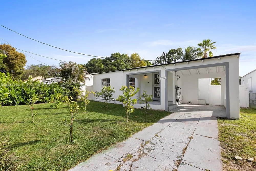 794 NW 45th St Miami, FL 33127