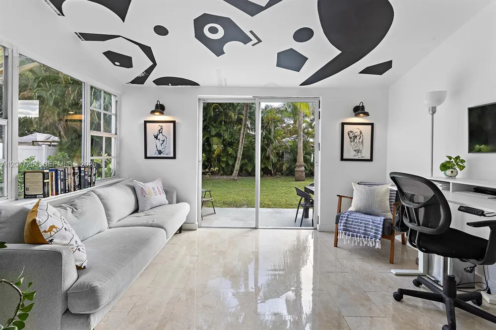 794 NW 45th St Miami, FL 33127