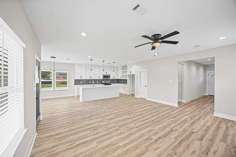 8203 Gladstone Street Houston, TX 77051