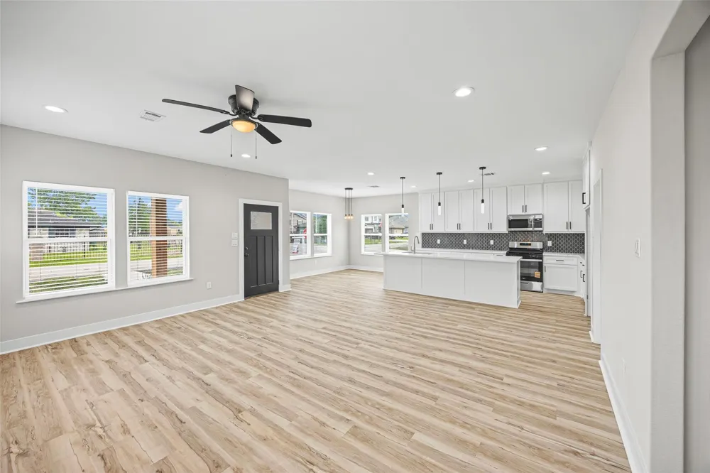 8203 Gladstone Street Houston, TX 77051