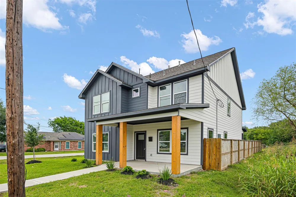 8203 Gladstone Street Houston, TX 77051