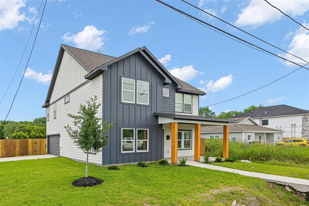 8203 Gladstone Street Houston, TX 77051