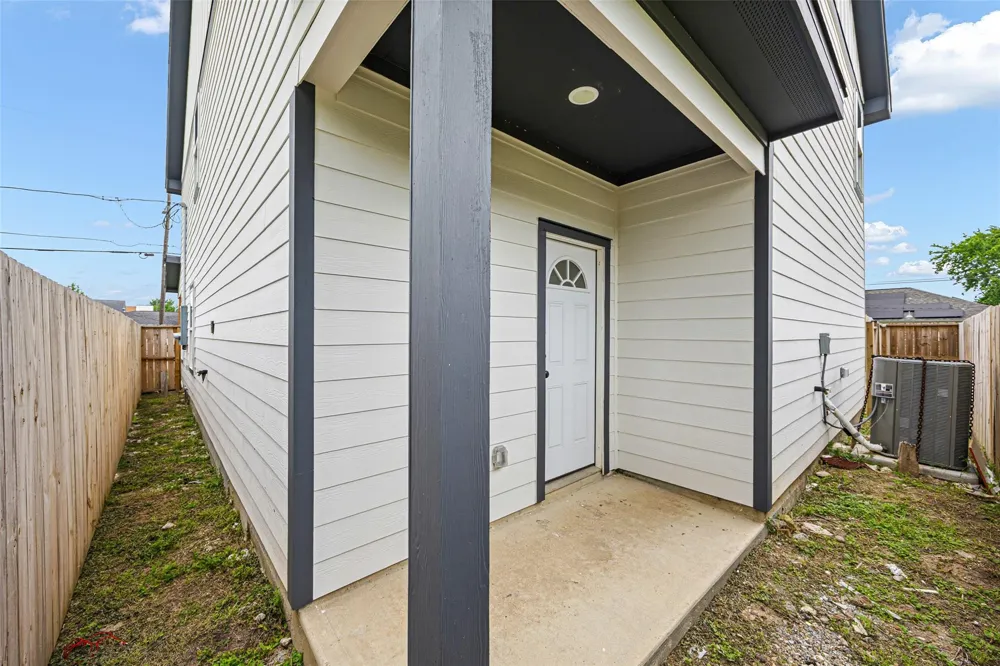 8203 Gladstone Street Houston, TX 77051