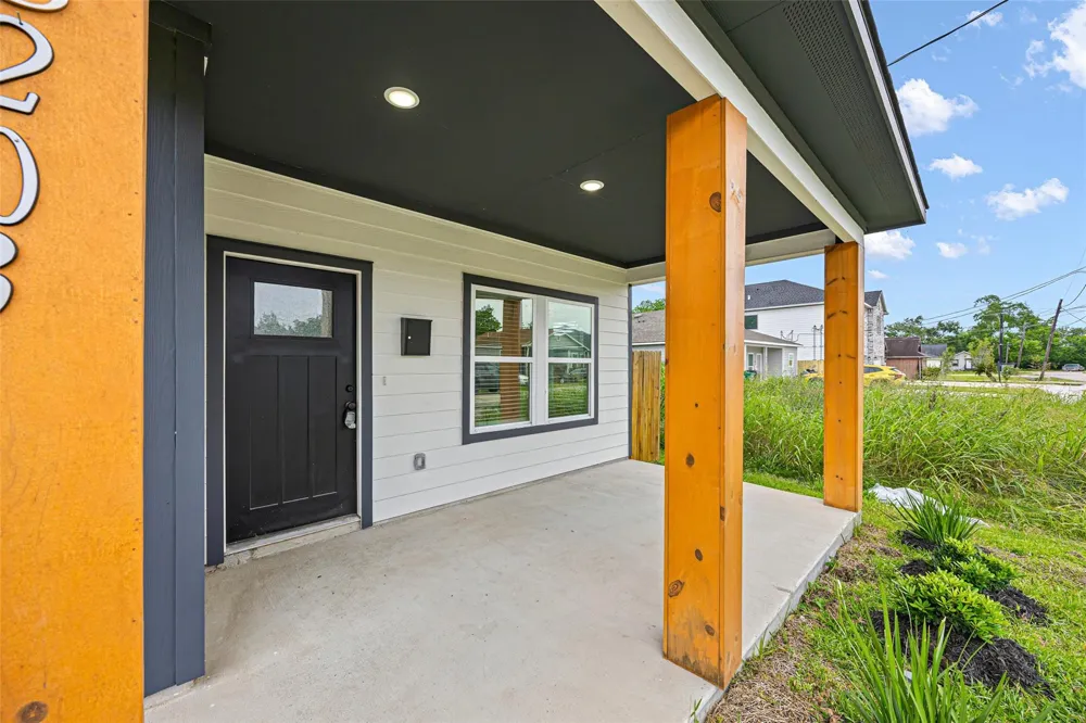 8203 Gladstone Street Houston, TX 77051