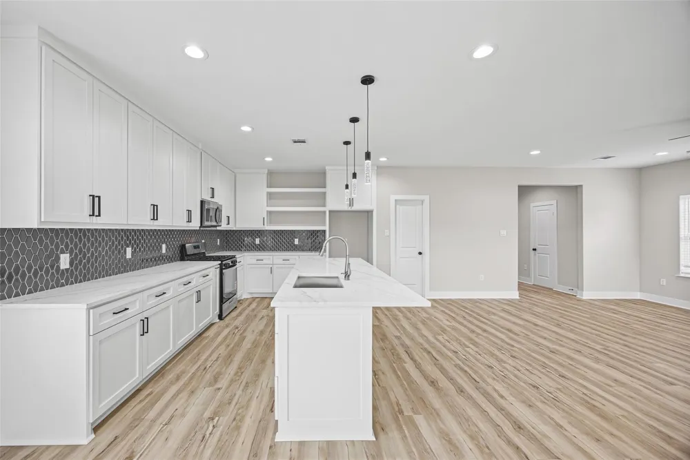 8203 Gladstone Street Houston, TX 77051