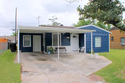 3827 Landa Lane