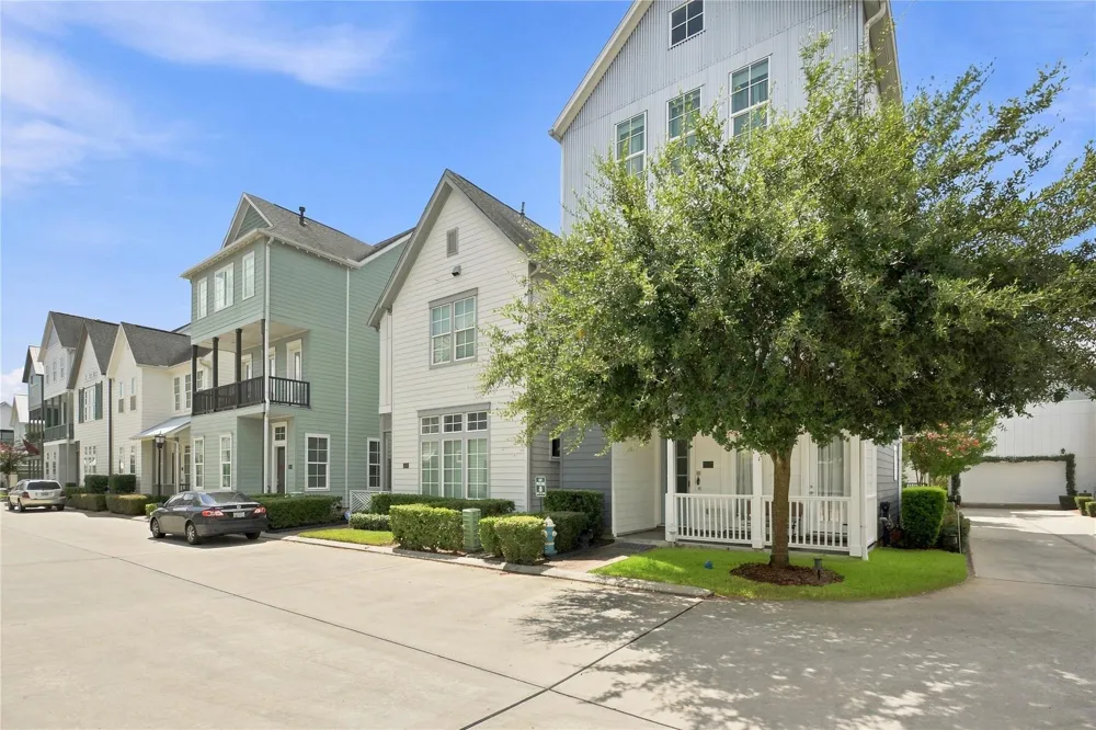 8653 Green Kolbe Lane Houston, TX 77080
