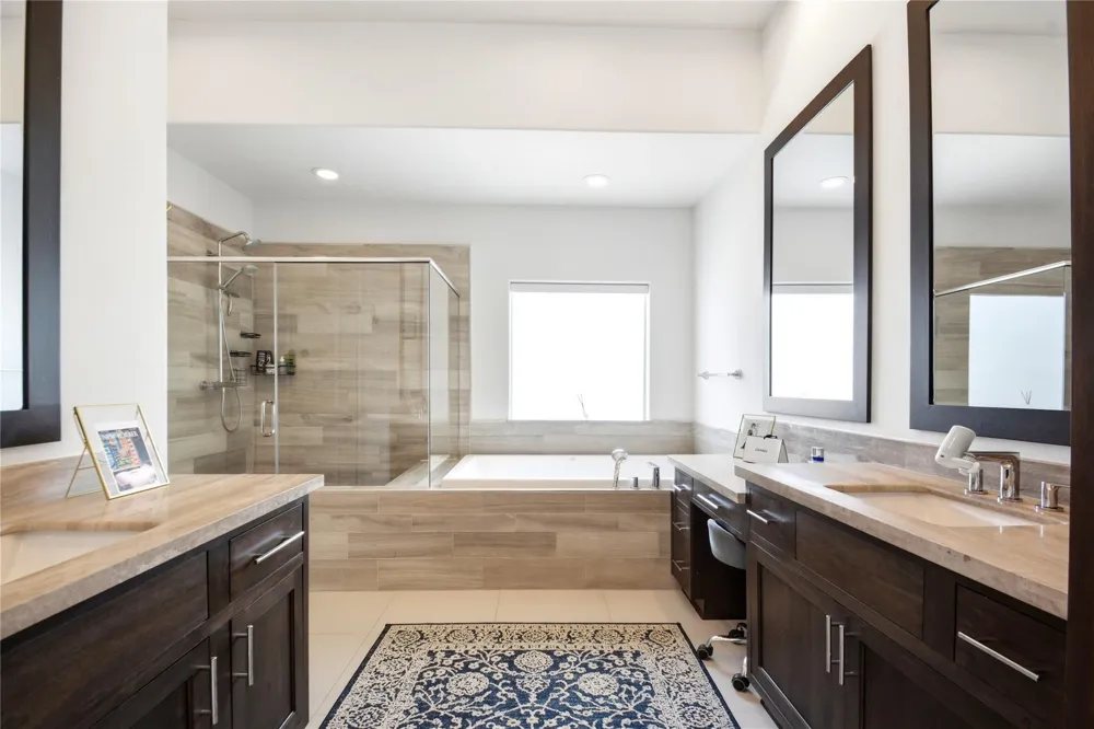 8653 Green Kolbe Lane Houston, TX 77080
