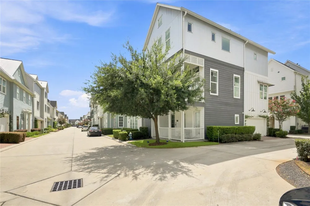 8653 Green Kolbe Lane Houston, TX 77080