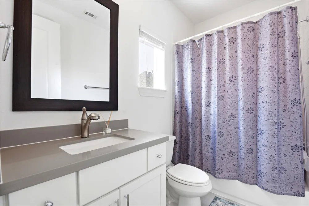 8653 Green Kolbe Lane Houston, TX 77080