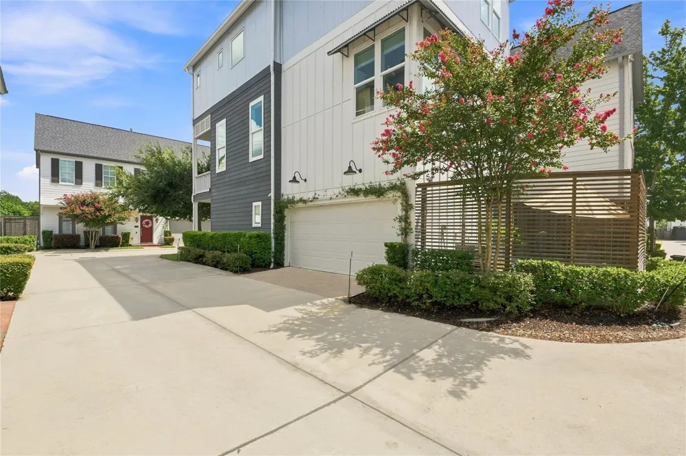 8653 Green Kolbe Lane Houston, TX 77080