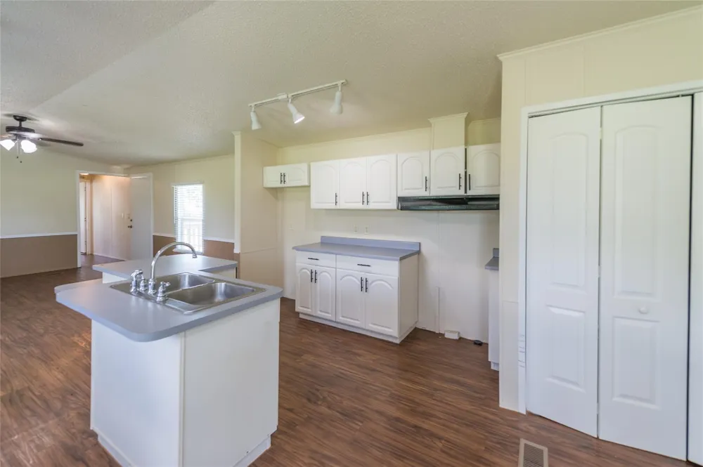 2592 County Road 152 Bedias, TX 77831
