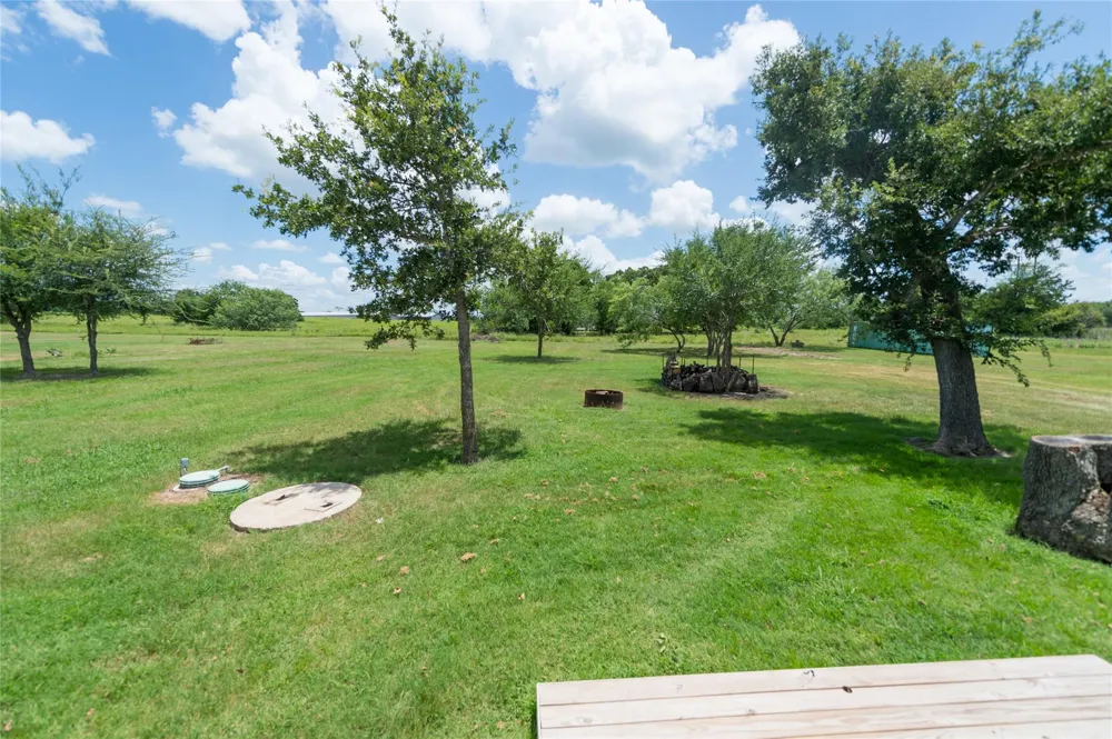 2592 County Road 152 Bedias, TX 77831
