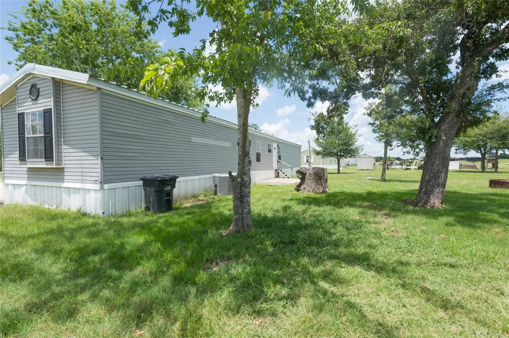 2592 County Road 152 Bedias, TX 77831