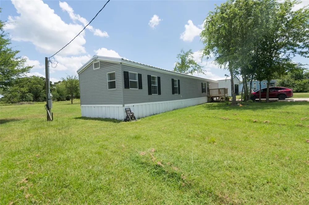 2592 County Road 152 Bedias, TX 77831