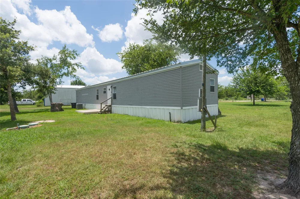 2592 County Road 152 Bedias, TX 77831