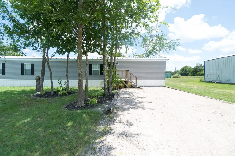 2592 County Road 152 Bedias, TX 77831