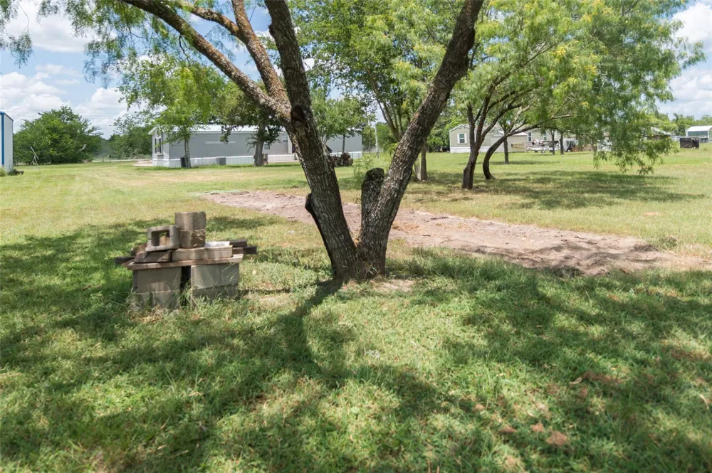 2592 County Road 152 Bedias, TX 77831