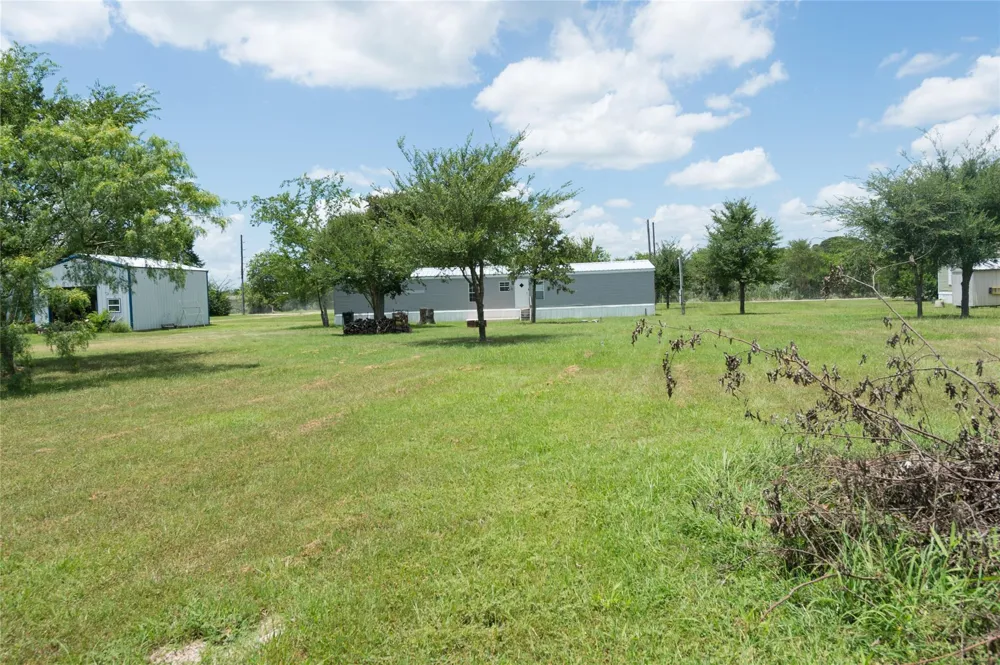 2592 County Road 152 Bedias, TX 77831