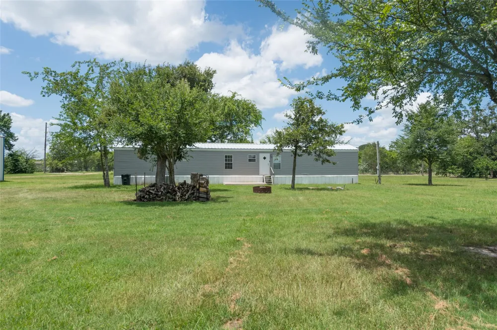 2592 County Road 152 Bedias, TX 77831
