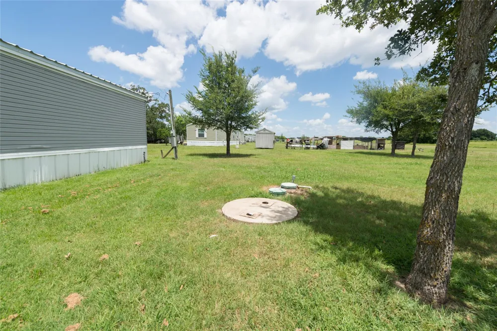 2592 County Road 152 Bedias, TX 77831