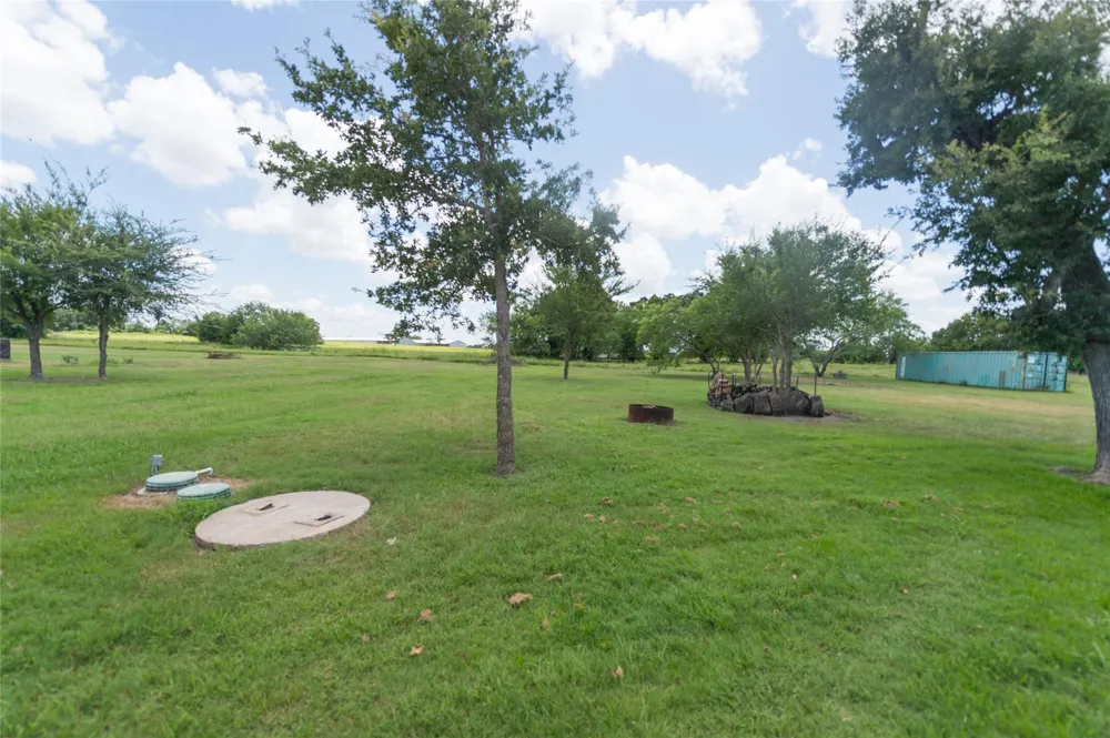 2592 County Road 152 Bedias, TX 77831