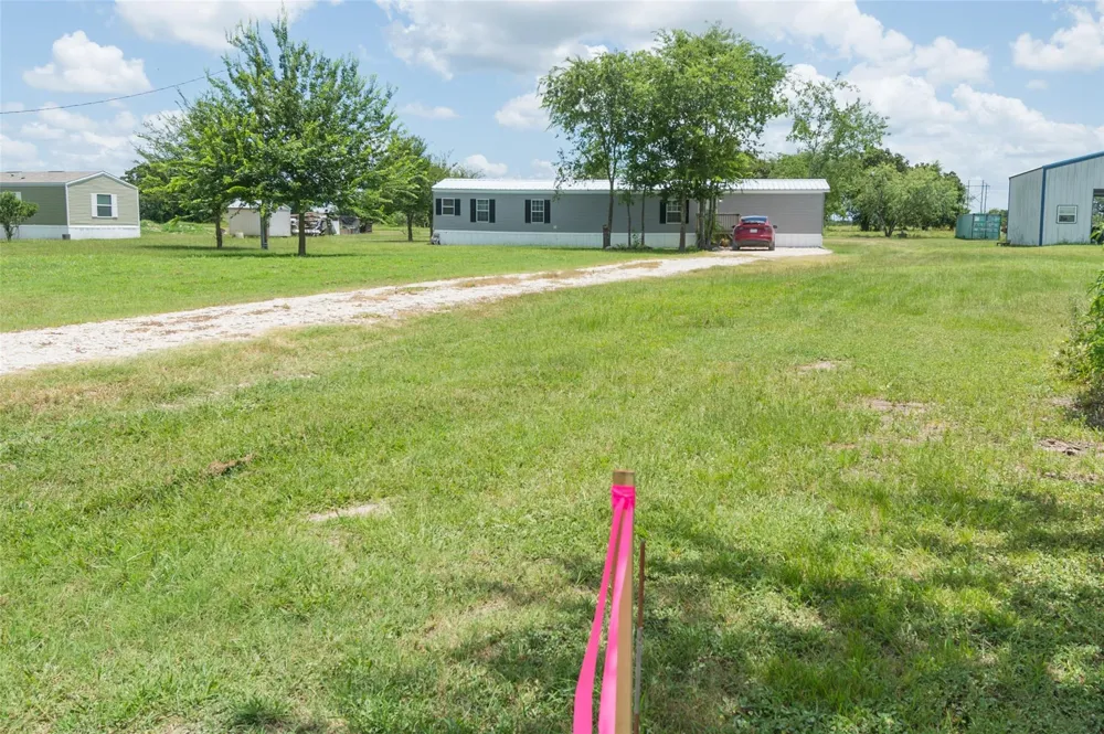 2592 County Road 152 Bedias, TX 77831