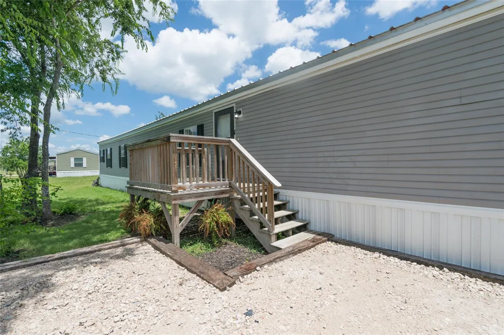 2592 County Road 152 Bedias, TX 77831