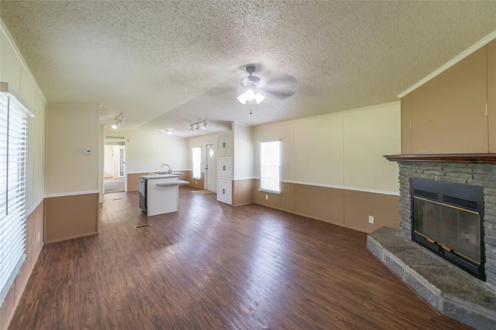 2592 County Road 152 Bedias, TX 77831