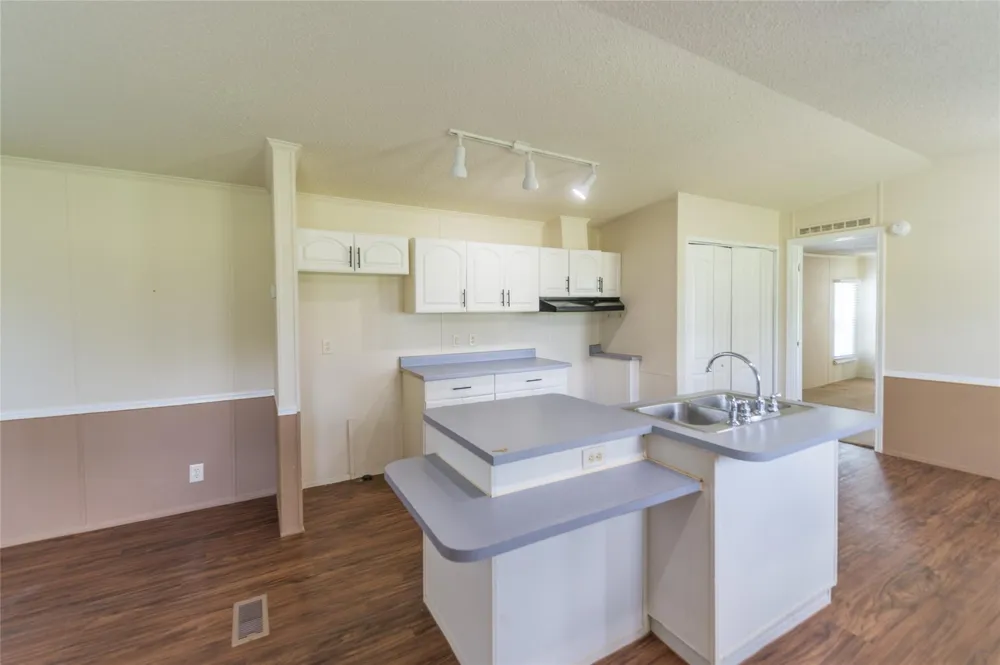 2592 County Road 152 Bedias, TX 77831