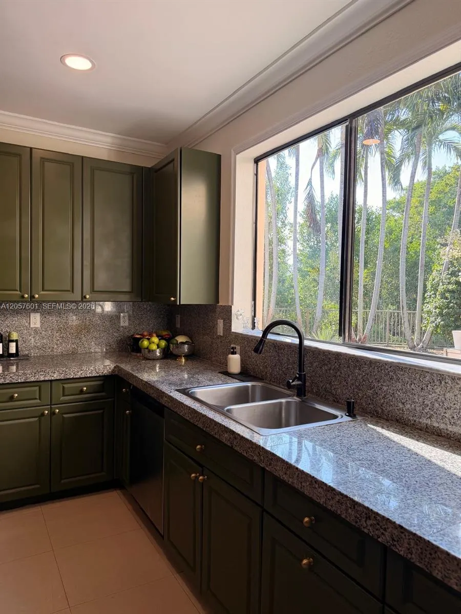 18704 SW 76th Ct Cutler Bay, FL 33157