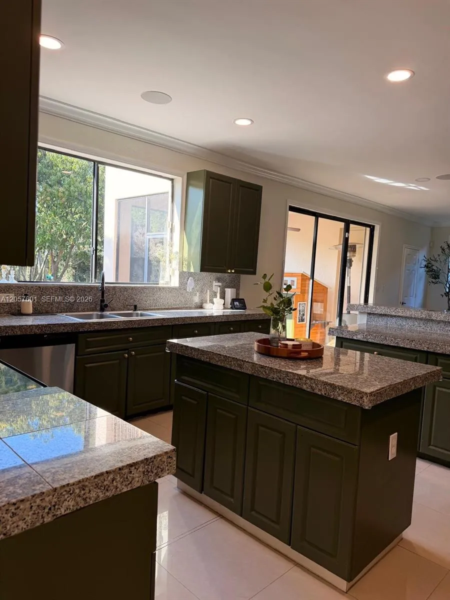 18704 SW 76th Ct Cutler Bay, FL 33157