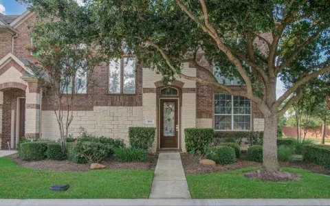 9106 Sunlight Oak Lane