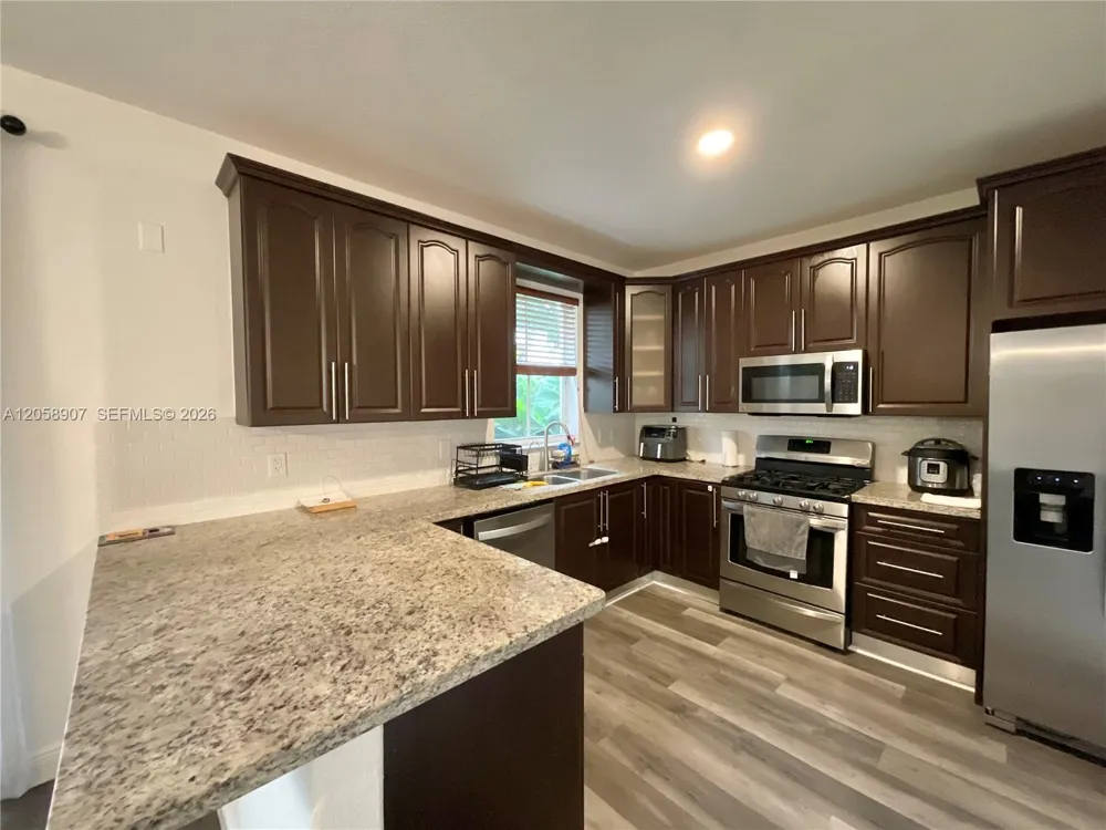 11320 NW 43rd Ter Doral, FL 33178