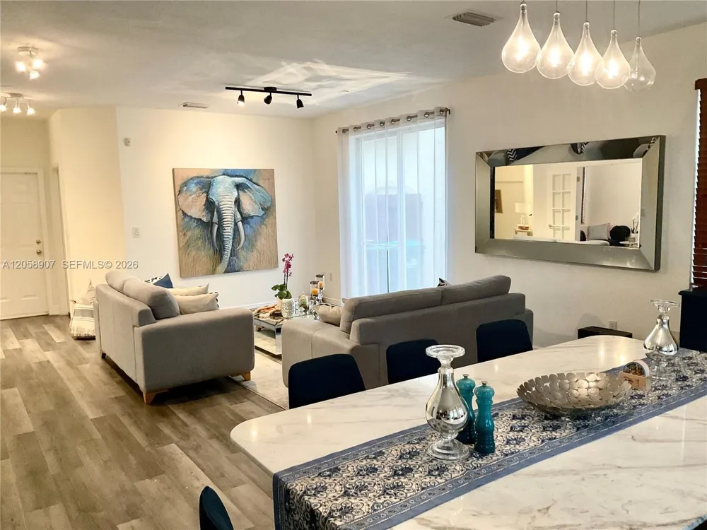11320 NW 43rd Ter Doral, FL 33178