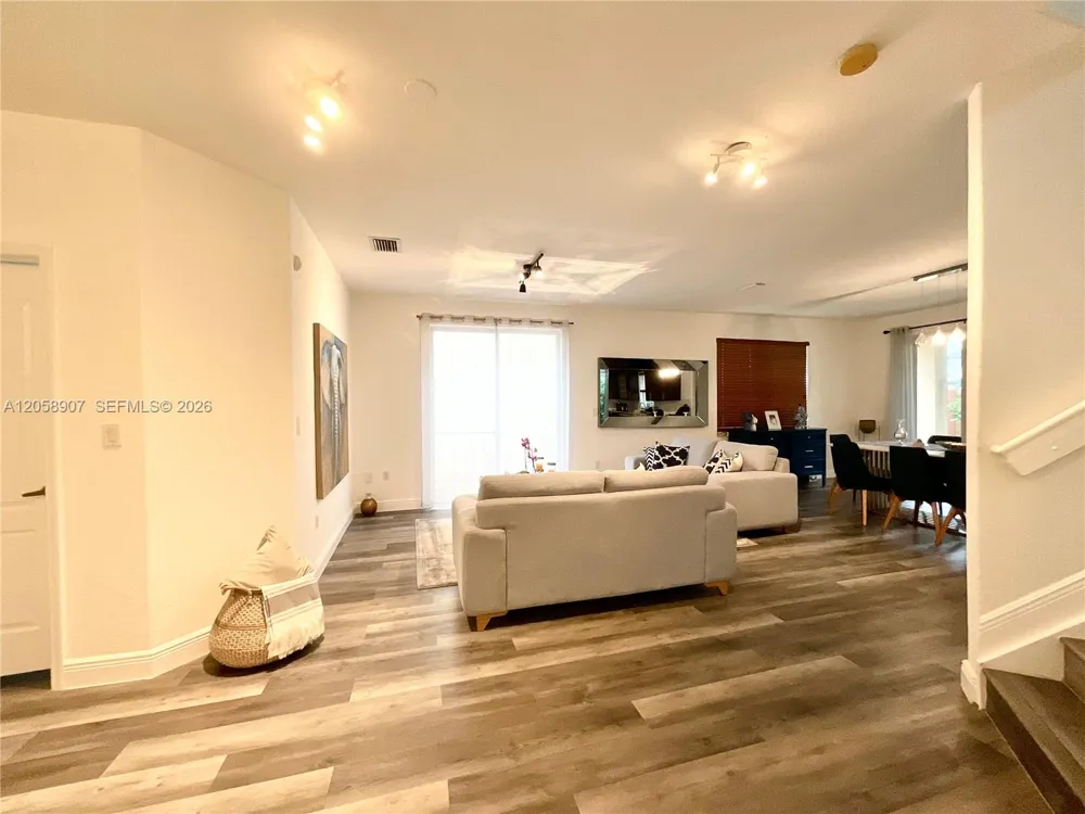 11320 NW 43rd Ter Doral, FL 33178