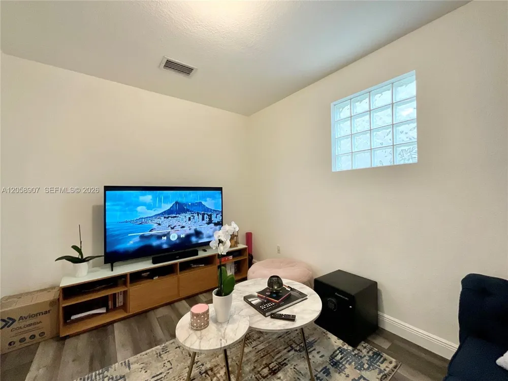 11320 NW 43rd Ter Doral, FL 33178