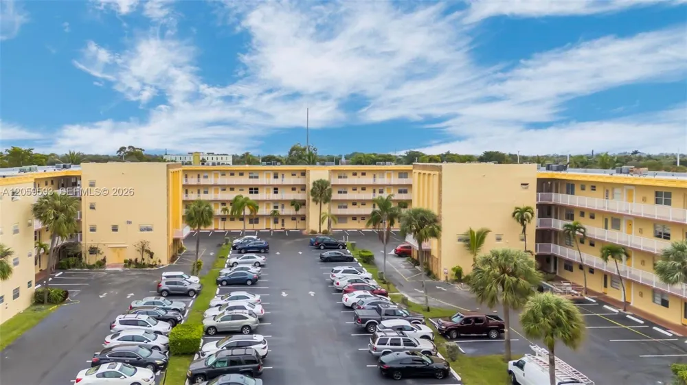 3990 NW 42nd Ave #403 Lauderdale Lakes, FL 33319
