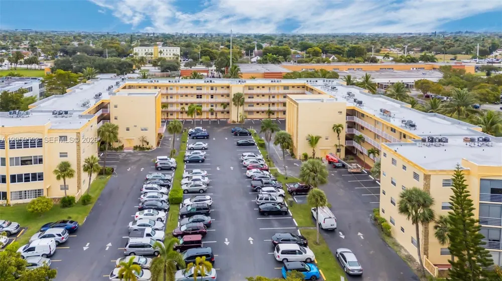 3990 NW 42nd Ave #403 Lauderdale Lakes, FL 33319