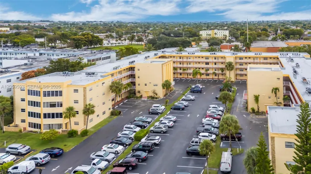 3990 NW 42nd Ave #403 Lauderdale Lakes, FL 33319