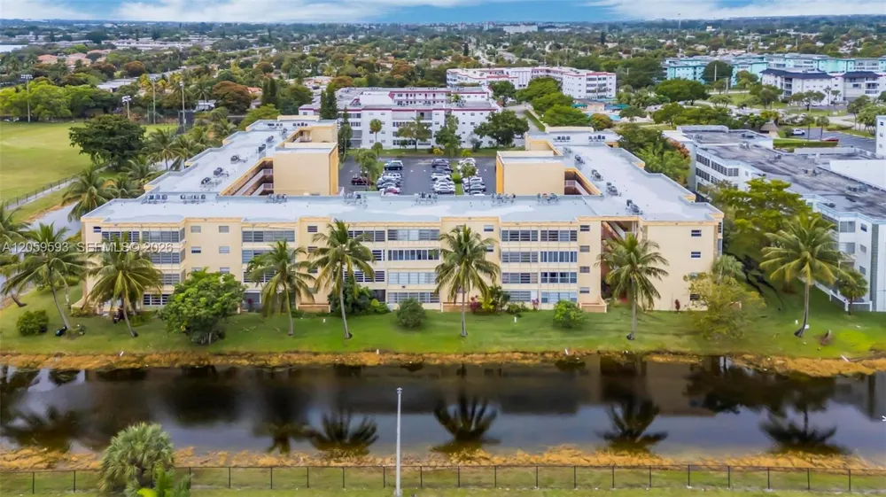 3990 NW 42nd Ave #403 Lauderdale Lakes, FL 33319