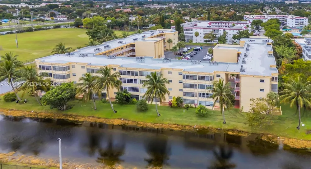 3990 NW 42nd Ave #403 Lauderdale Lakes, FL 33319